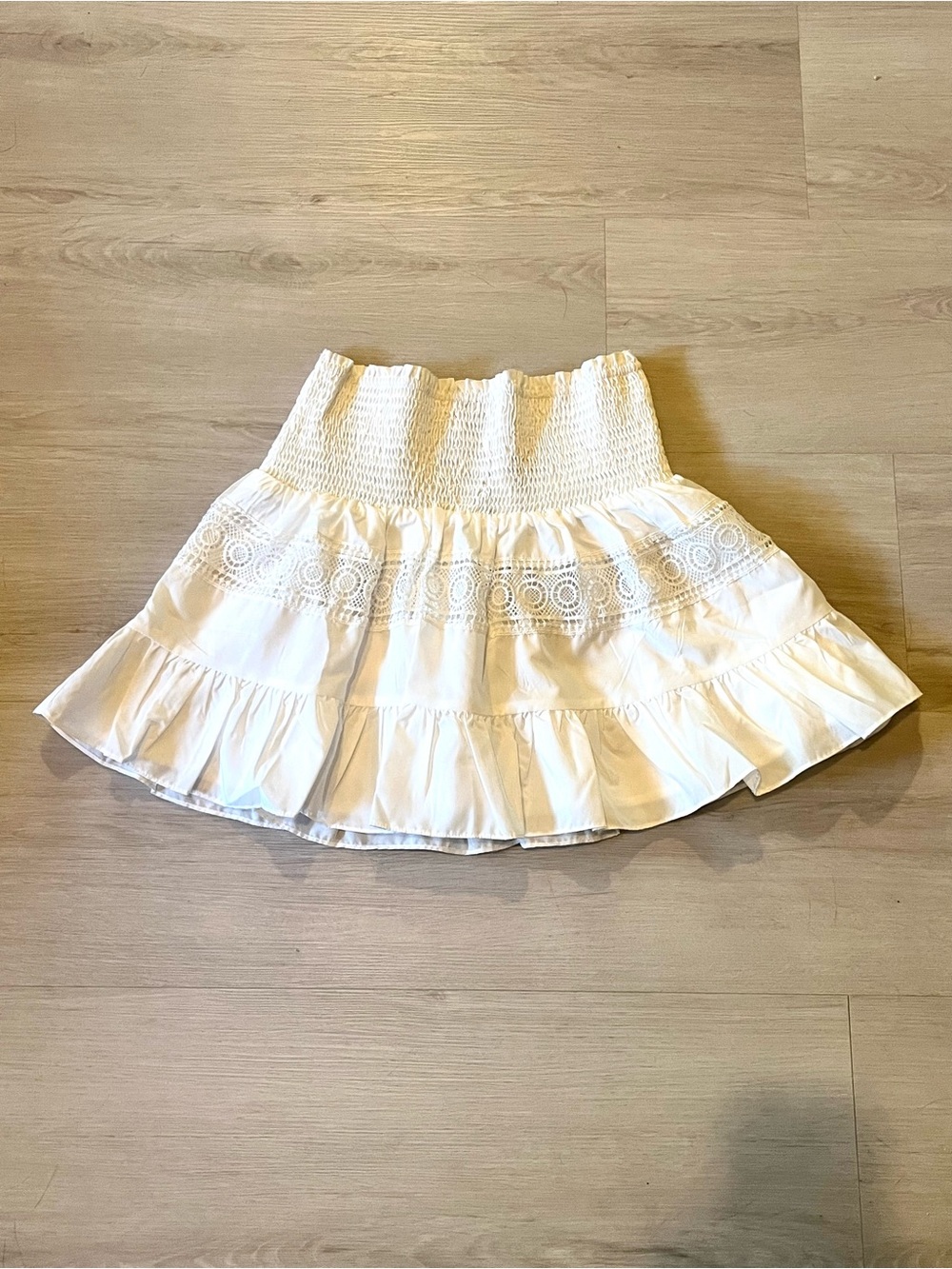 Do+Be Women's White Smocked Tiered Mini Skirt Ruffle Trim Size M NWT